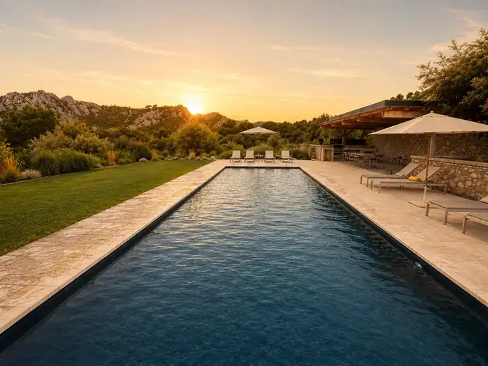 Piscine, pool house & pétanque