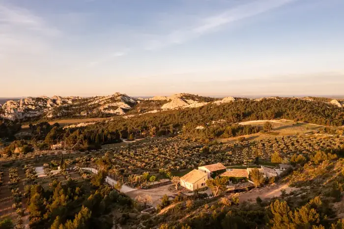 La vallée des Baux au crépuscule